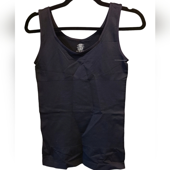 NWOT Essentials Seamless Shaping Tanktop - Picture 3 of 5